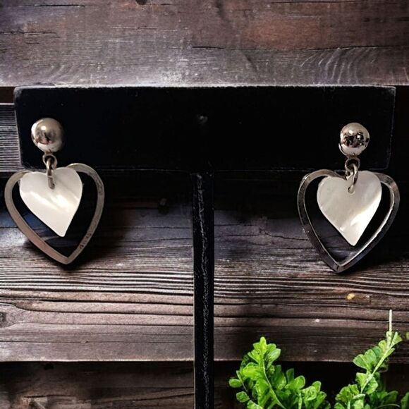 Dainty Mother of Pearl Heart Earrings Silver Tone Romantic Drop Dangle Pearlcore - Picture 14 of 14